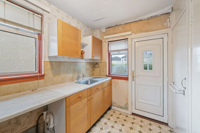 76 Bruce Drive, Larbert photo 4