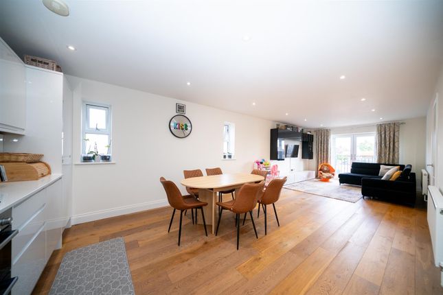19, Winton Approach, Croxley Green photo 2