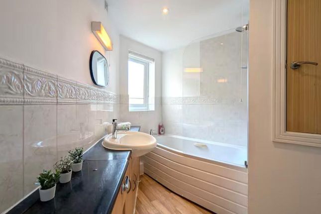 Apartment 2, 1, Waterside Drive, Birmingham photo 2