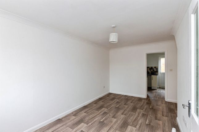 33, Edwards Way, March photo 4