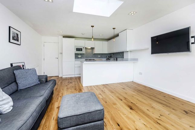 Flat G1, 12, Grange Park, London photo 4
