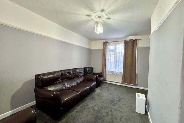 20, Bolton photo 3