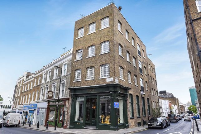 Flat to rent in Uxbridge Street, London