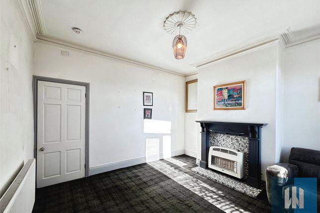118, Lightcliffe Road, Brighouse photo 4