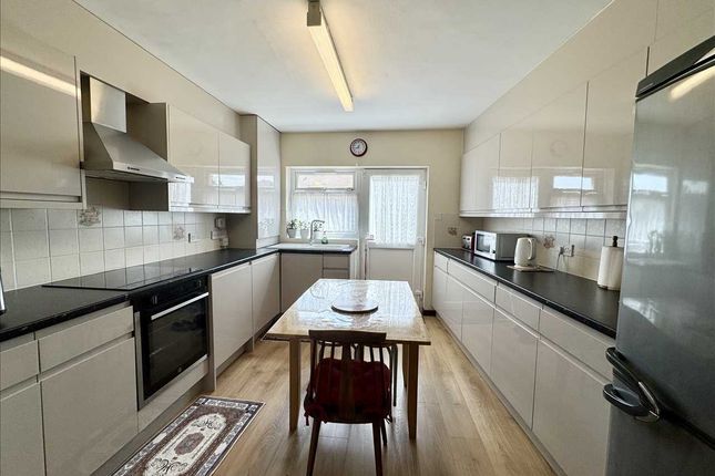 25, Sherborne Road, Feltham photo 5