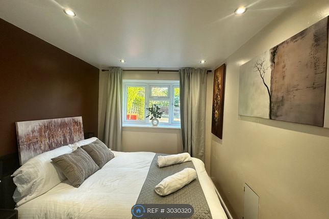 1-bed flat on Mayfield Road, Bromley, £2,800/mo
