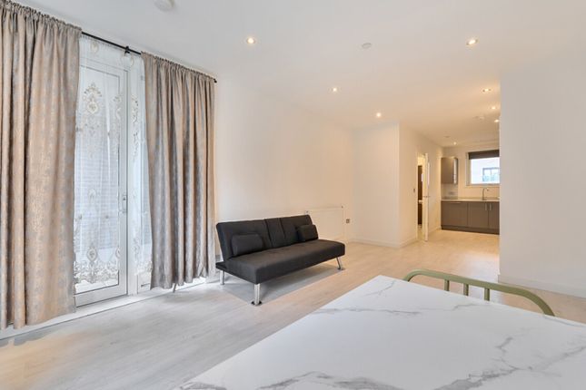 22 Podd Street, Barking photo 3