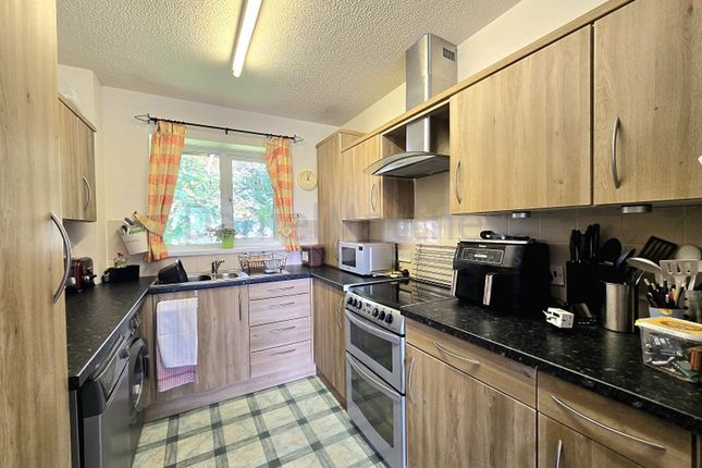 3 The Flats Haywain Court, Bridgend, Bridgend photo 2