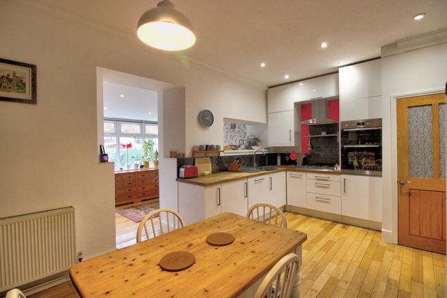 5, Laurel Crescent, Caldicot photo 2
