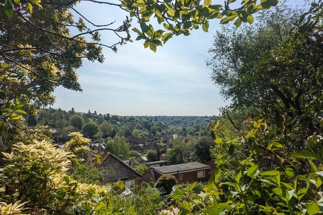 58, Cherry Tree Avenue, Surrey photo 2