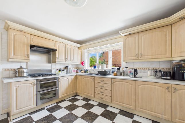 5 Eastleigh Close, Boldon Colliery photo 4