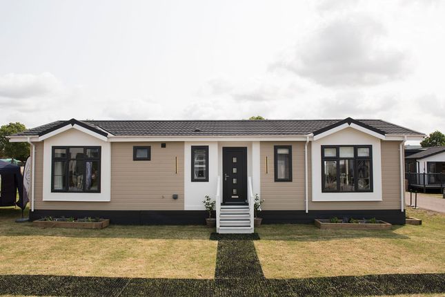 2-bed caravan on 5 Millwood, New Park, Bovey Tracey, £349,000