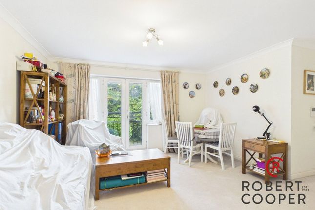 12 Royal Court,, Hume Way, Ruislip photo 4