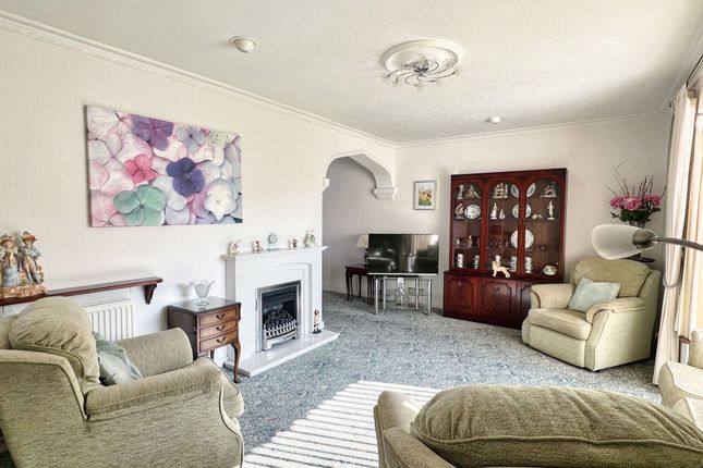 3 The Retreat, Bridgend photo 2