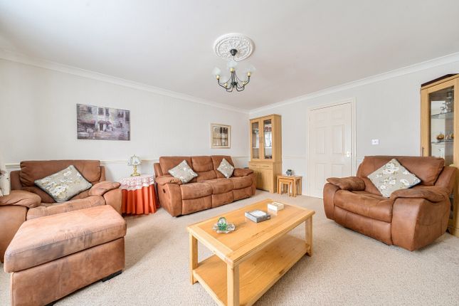 14, Dovetrees, Swindon photo 3