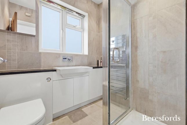 51, Seabrook Gardens, Romford photo 3