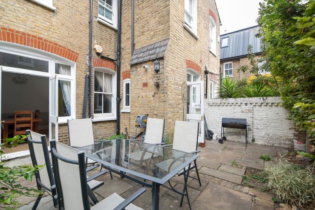 118, Wakehurst Road, London photo 2