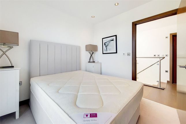 Flat to rent in St. Dunstans House, 133-137 Fetter Lane