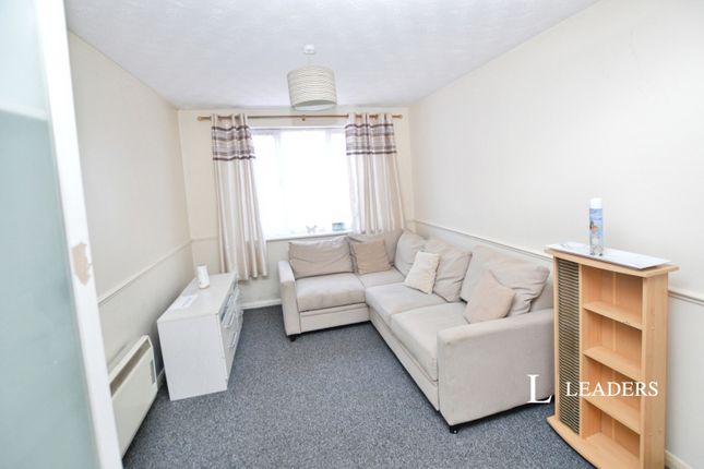 27, Victoria Chase, Colchester photo 3
