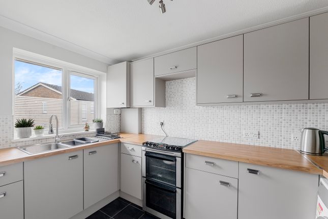 Flat for sale in Inglewood, Croydon, Surrey