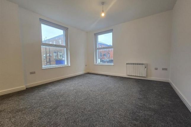 Flat 4, 22, Wood Street, Ashton-Under-Lyne photo 2
