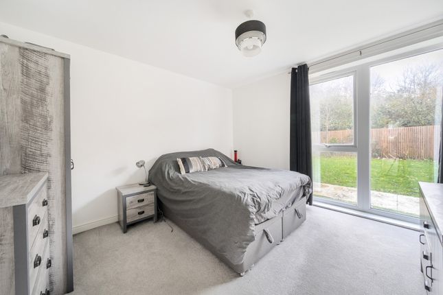 Flat 9, 28, Crusade Way, Rochester photo 4
