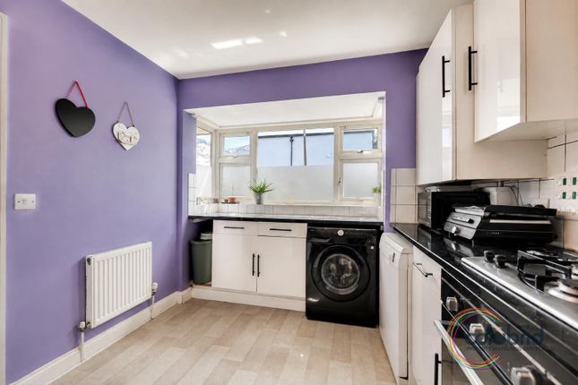 19, Alexandra Way, Tilbury photo 4