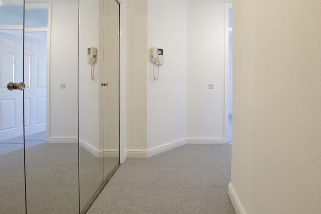 15, St Andrews Court, Altrincham photo 3