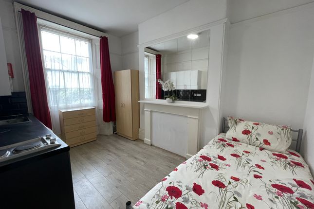 Studio to rent in Oakley Street, London