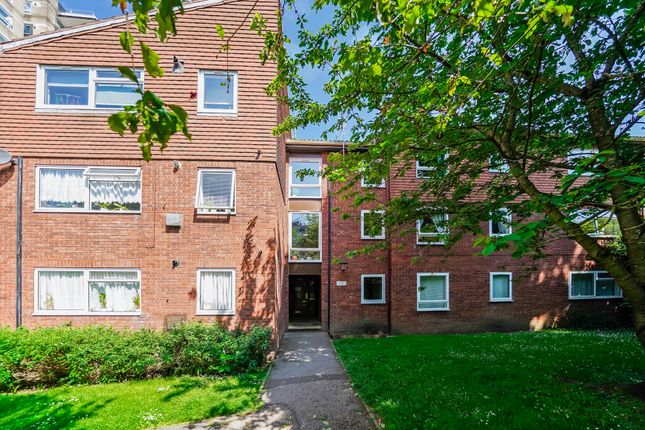 Flat for sale in Azalea Court, Bridle Path, Woodford Green
