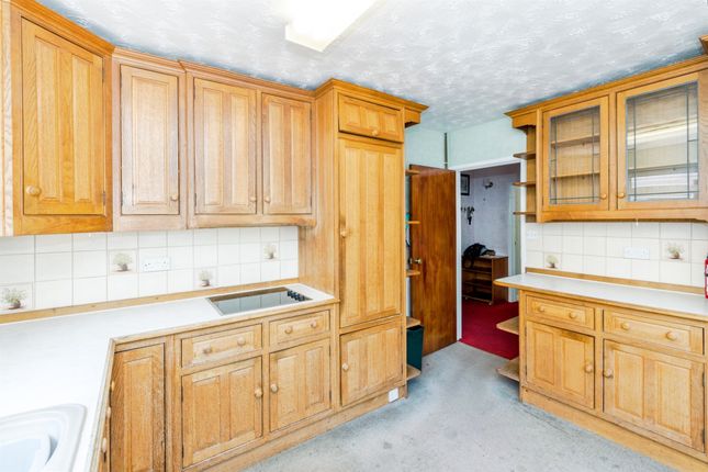 37, Hobb Lane, SOUTHAMPTON photo 3
