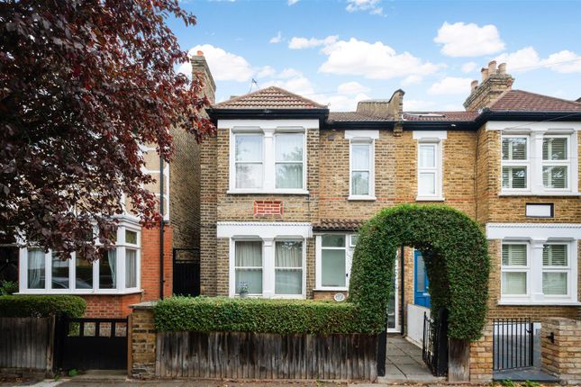 3-bed house on Edith Road, Wimbledon, £3,000/mo