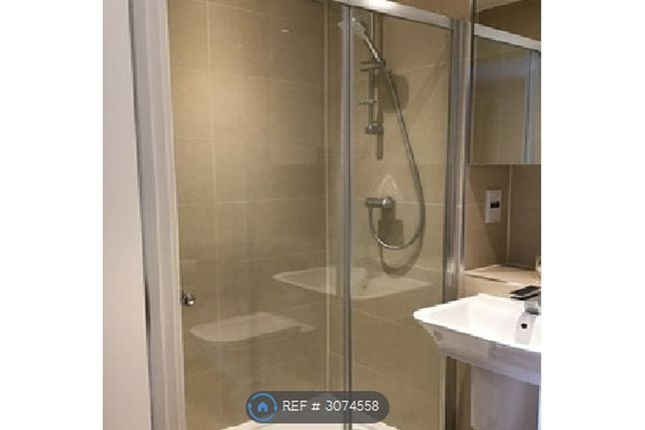 Apartment  Myrtle Court, Baltic Avenue Brentford, London photo 4