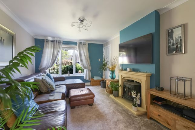 1, Yew Tree Road, Horley photo 4