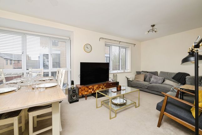 89, Kesteven Way, Corby photo 2