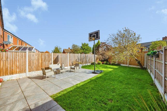 2, Gorsey Close, Rugeley photo 2