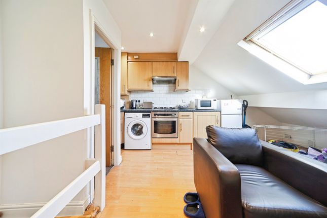 Flat 3, 8, Southfield Mount, Leeds photo 4