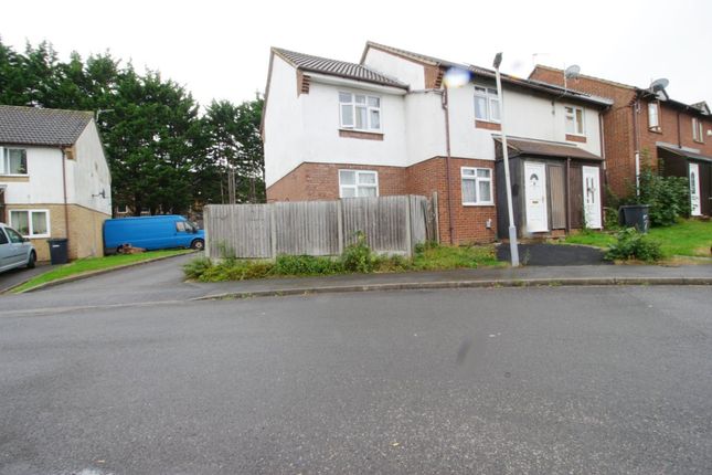 Property for sale in The Ridings, Luton