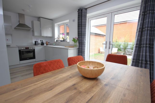 121, Whiteley Way, Southampton photo 4