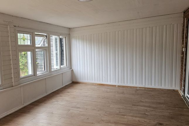 21, Bournemead Avenue, Northolt photo 4