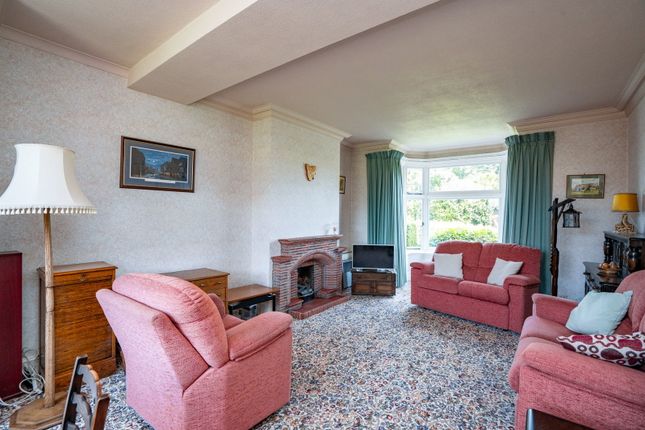61, Laburnum Walk, Malvern photo 4