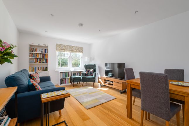 Flat 5, Gardens House, 92, Mycenae Road, London photo 2