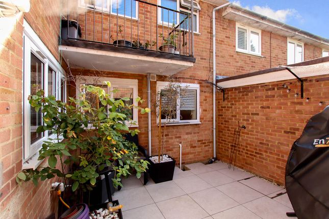 4, Hilldown Road, Hemel Hempstead photo 3