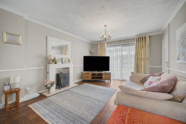 47, Anglesey Way, Porthcawl photo 4