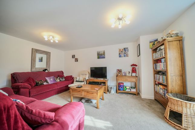 5 Elizabeth Way, Norwich photo 3