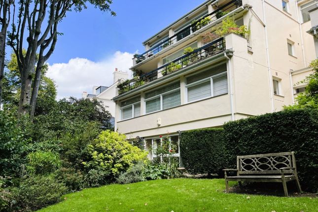 Flat 1, Nash House, 18-20 Park Village East, London photo 4
