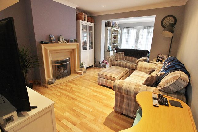 16, Charlesworth Gardens, Waterlooville photo 2