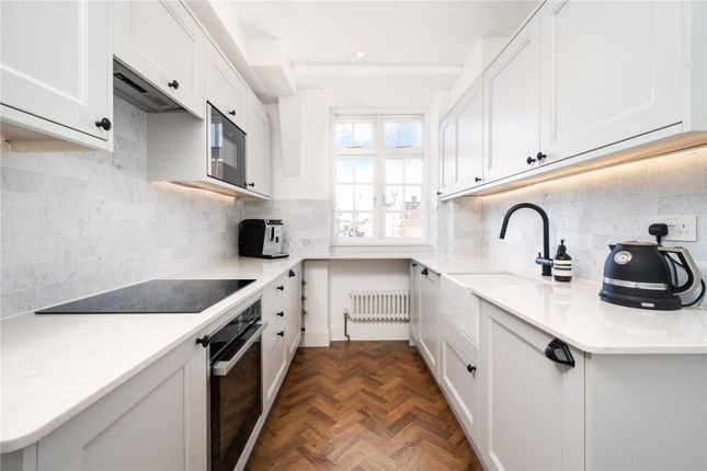 242 Cranmer Court,, Whiteheads Grove, London photo 4