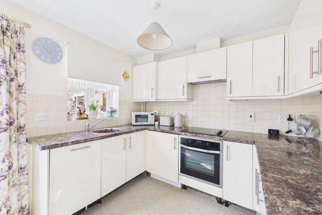 56 Tanbridge Park, Horsham photo 4