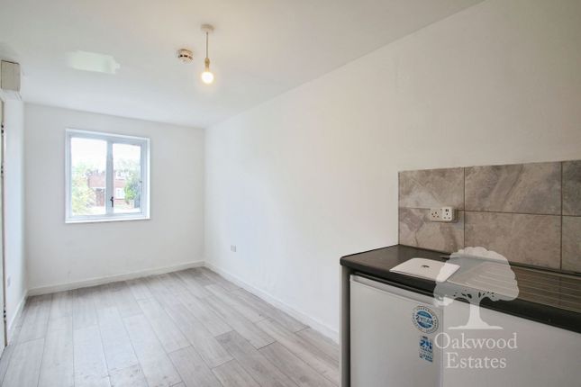 Rowan Road, West Drayton photo 4